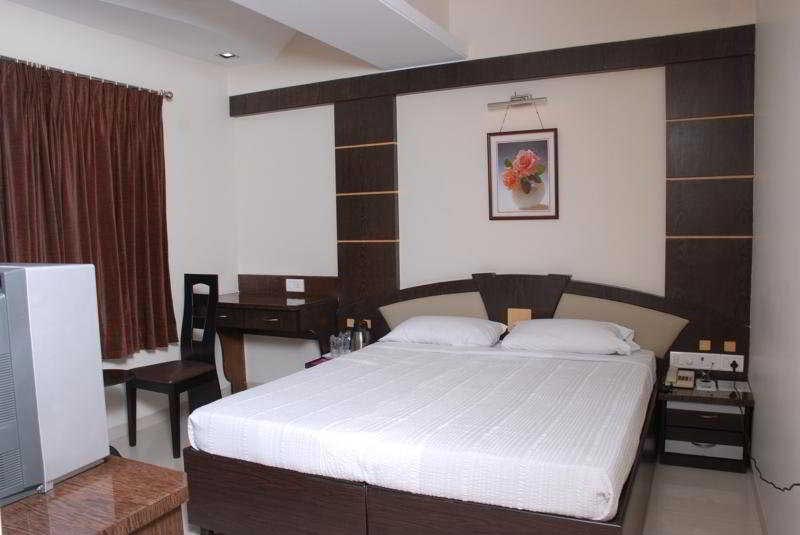 Mumbai - Khandala - Mumbai Package