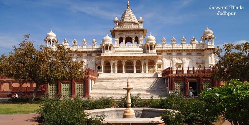 Group Tour of Golden Triangle with Desert & Lakes