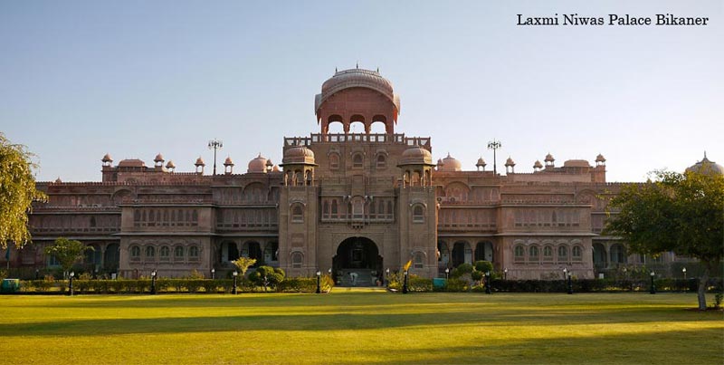 Group Tour of Golden Triangle with Desert & Lakes