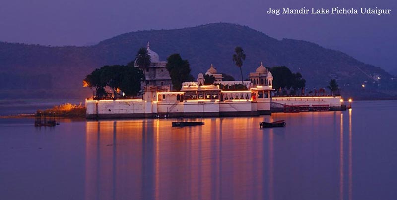 Group Tour of Golden Triangle with Desert & Lakes
