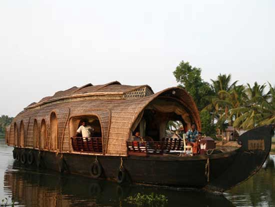 Munnar - Alappuzha Houseboat (3N/4D) Tour