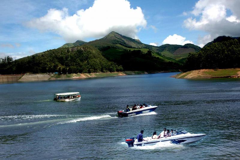 5 N 6 D Honeymoon package (Munnar - Thekkady - Alleppey Houseboat - Cherai Beach) Tour