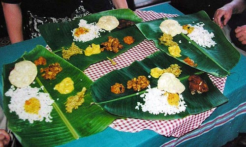 5 N 6 D Honeymoon package (Munnar - Thekkady - Alleppey Houseboat - Cherai Beach) Tour