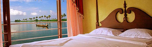 5 N 6 D Honeymoon package (Munnar - Thekkady - Alleppey Houseboat - Cherai Beach) Tour