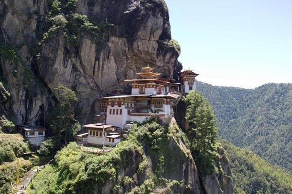 Serene Bhutan Tour Thimphu 2N – Wangdue / Punakha 1N – Paro 2N