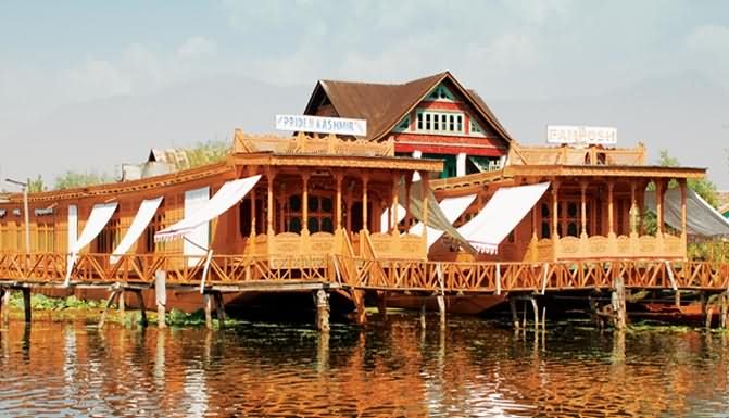 Kashmir Houseboat Tour