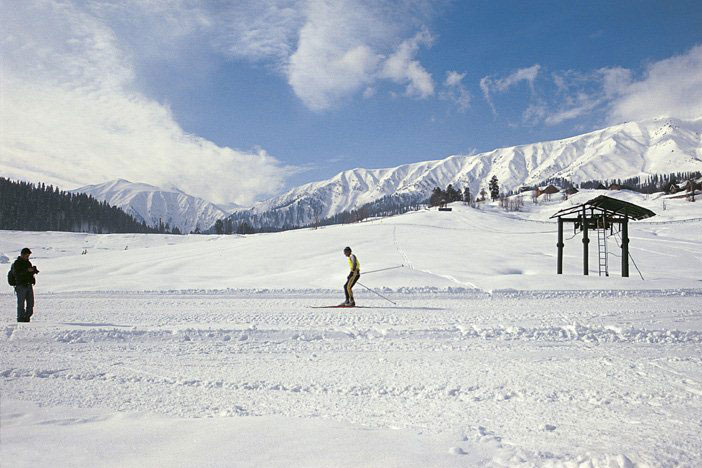 Skiing In Kashmir 