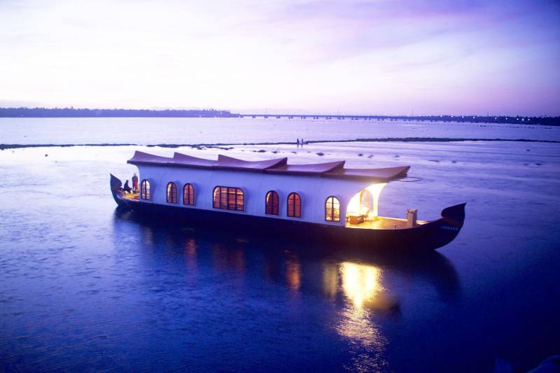 Munnar And Alleppey Honeymoon Packages