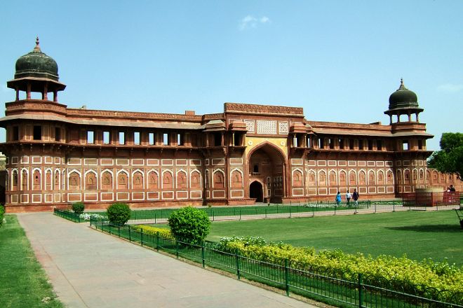 Weekend Breaks -agra & Sikri Tour
