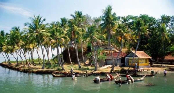 Luxury Cruise in Kerala – God’s Own Country Tour