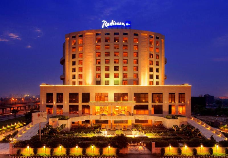 Delhi Tour With Hotel Radisson Blu