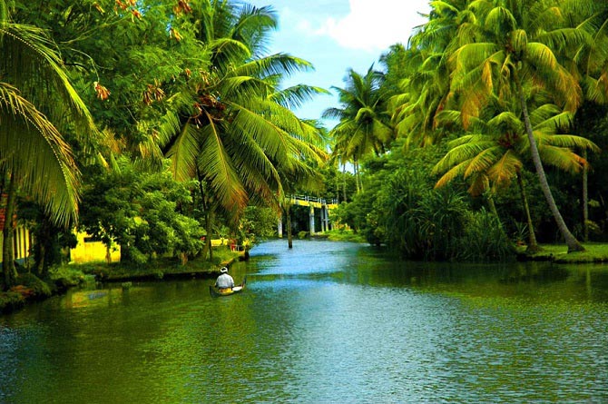 Beautiful Kerala Tour With Houseboat 3*