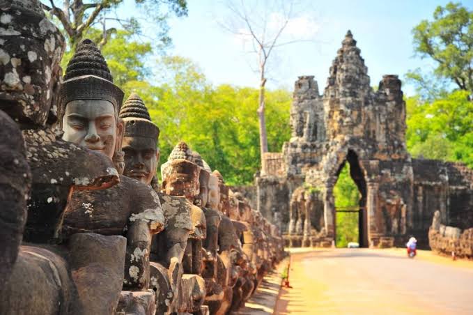 8- Day Tour Package Vietnam & Cambodia