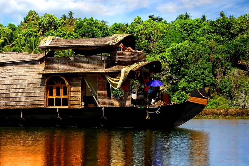 Thekkady – Munnar – Alleppey From Bangalore Tour