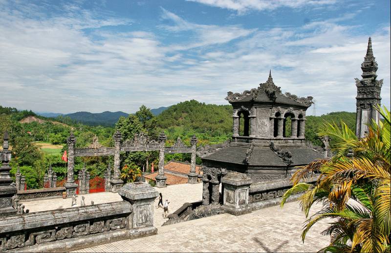 Explore Imperial Citadel and Hai Van Pass from Hoi An and Da Nang Tour