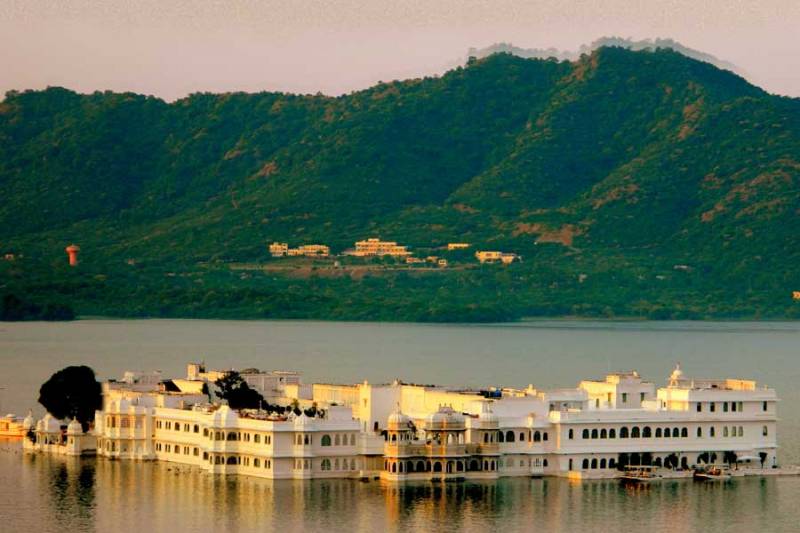 Taj And Ganga Tour Package Booking In Udaipur