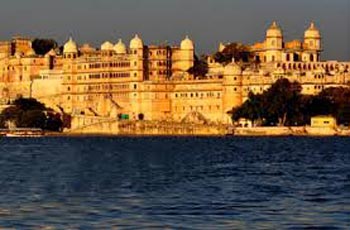 City Of Lakes(Udaipur) With Mount Abu Tour