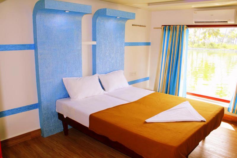 Houseboat Cruise Overnight Stay