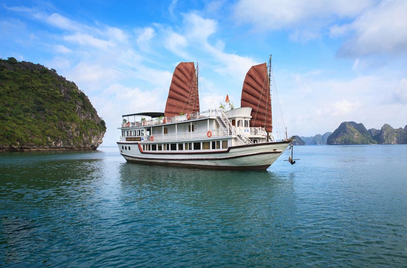 Best North Vietnam 5 Days Tour From HANOI To Halong Bay