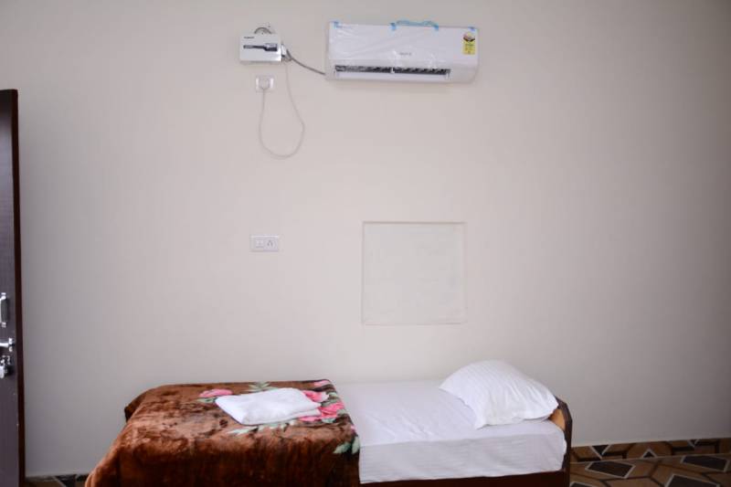 Mountain Cottage (1 Night Stay with Rafting 26 Kms) Trip