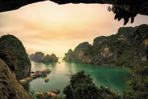 4 Nights & 5 Days Exotic & Beautiful Vietnam Tour Package