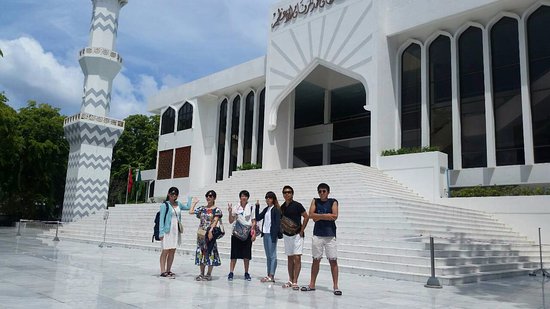 5 Nights & 6 Days Beautiful Maldives Package