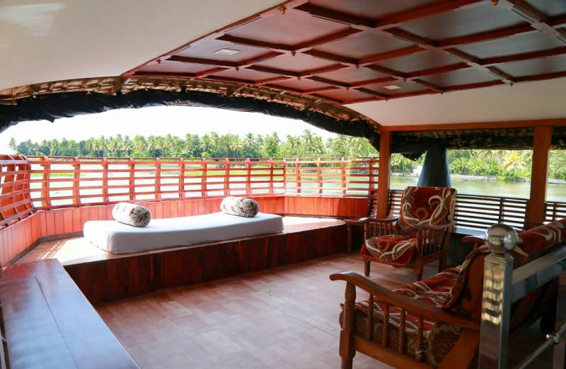 5 Nights 6 Days Kerala Honeymoon Package