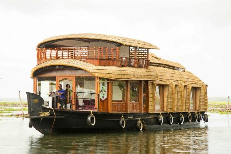 Stunning Kerala Tour Package With Houseboat(3 Nights and 4 Days)