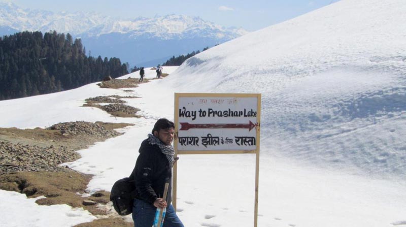 Parashar Lake Trek Package