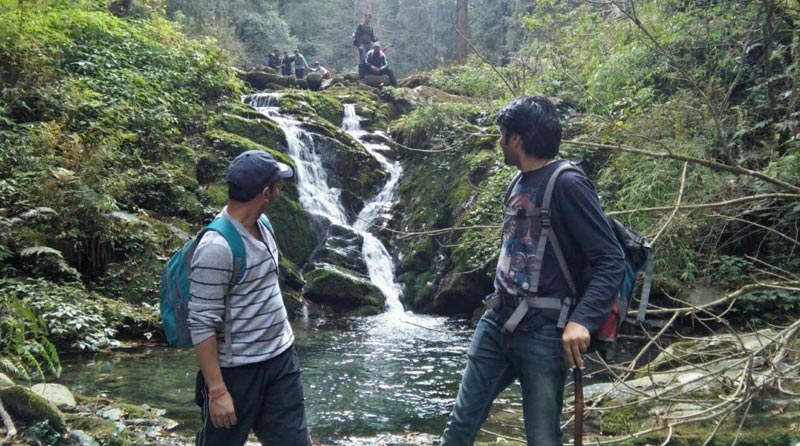 Parashar Lake Trek Package