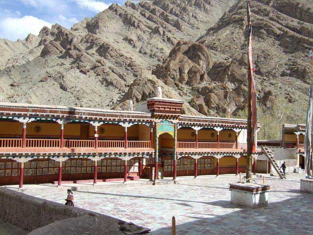 Leh Ladakh Moon Valley Pangog Tso Tour
