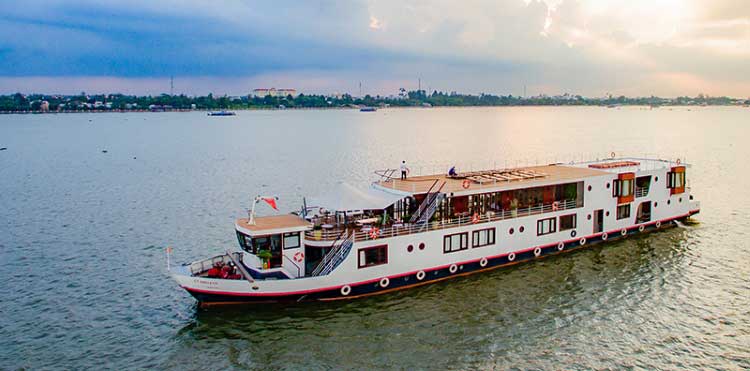 Siem Reap & Phnom Penh – Rober F