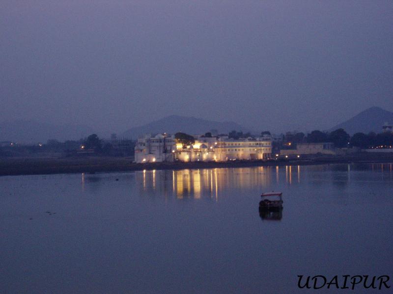 All Rajasthan Deluxe Tour - Orchha - Khajuraho - National Park Safari - Varanasi - Lucknow - Agra