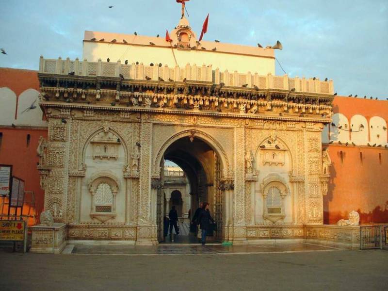 All Rajasthan Standard Tour - Orchha - Khajuraho - National Park Safari - Varanasi - Lucknow - Agra