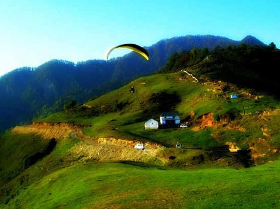 Paragliding in Bir Billing Himachal Tour