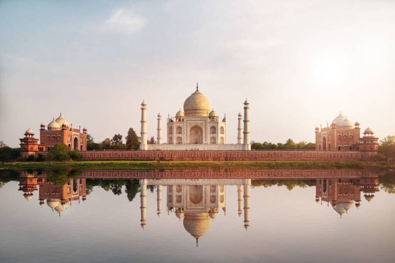 Agra Taj Mahal Day Trip by Shatabdi Express Train with Fatehpur Sikri from Delhi