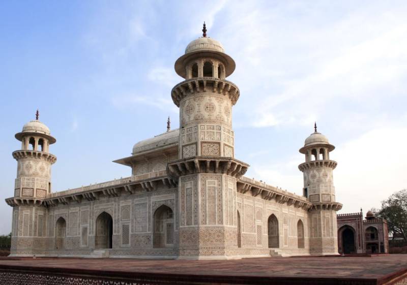 Agra Taj Mahal Day Trip by Shatabdi Express Train with Fatehpur Sikri from Delhi