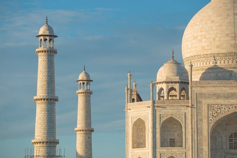 Taj Mahal Day Trip by Gatimaan Express Train from Delhi Return by Private cab.