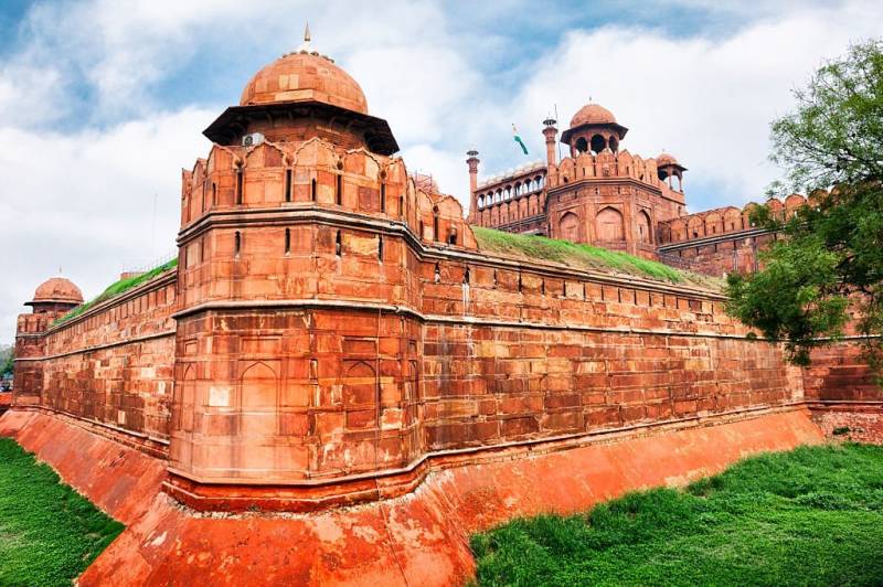 Agra Overnight Tour With Taj Mahal & Agra Fort from Delhi by Private Cab
