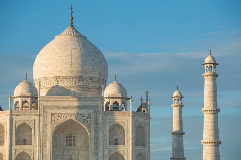 03 UNESCO Site Taj mahal, Agra Fort, Fatehpur Sikri and Kalakriti Mohabbat the Taj show Overnight.