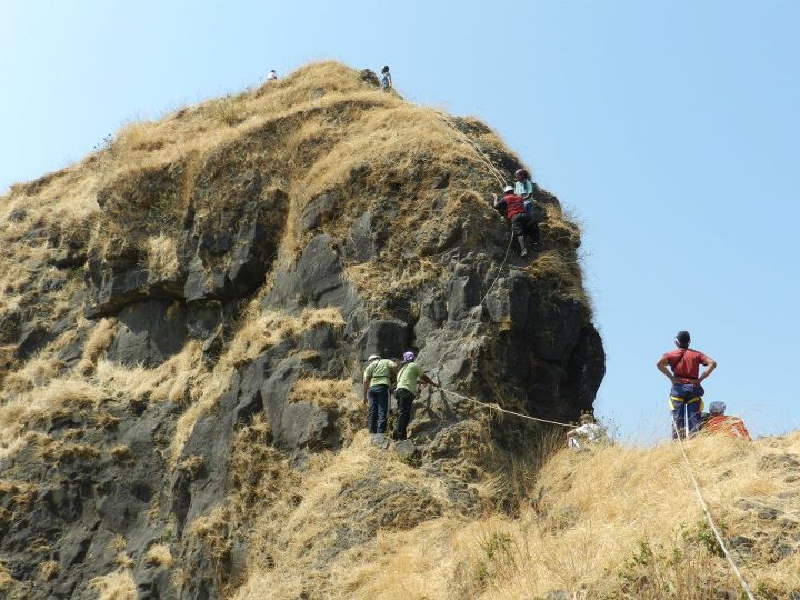 Lingana Fort Climbing And Rappelling Tour