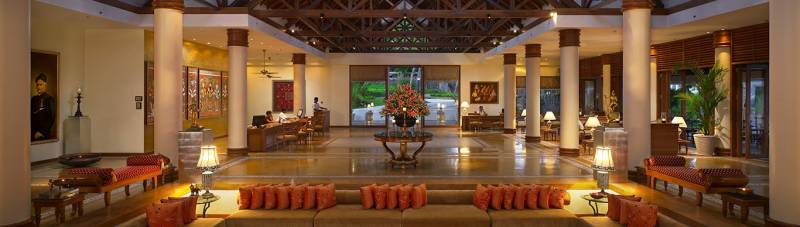 Kerala Luxury Package (8n/9d),  (munnar 3n, Thekkady 1n, Kumarakom 1n, Alleppey 1n, Kovalam 2n)