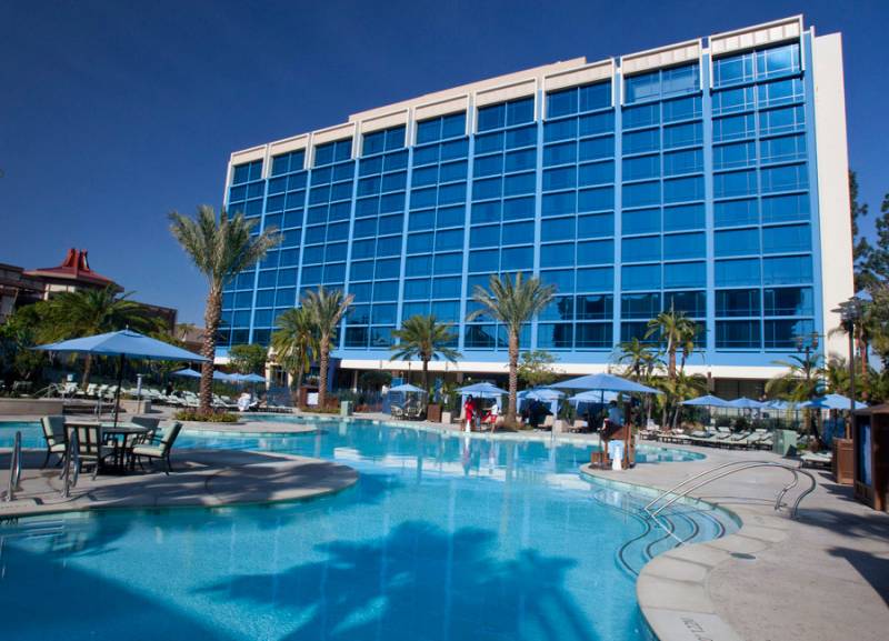 Hong Kong and Macau (with Disneyland) Luxury Package (hongkong 2n| Disneyland 1n| Macau 2n), 5n/6d