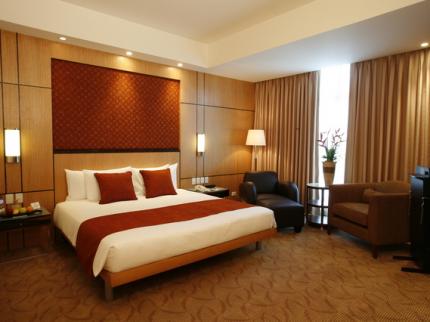 Dubai Tour Package in Crowne Plaza Dubai 3 Nights & 4 Days