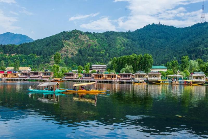 Famous Kashmir Holidays Package