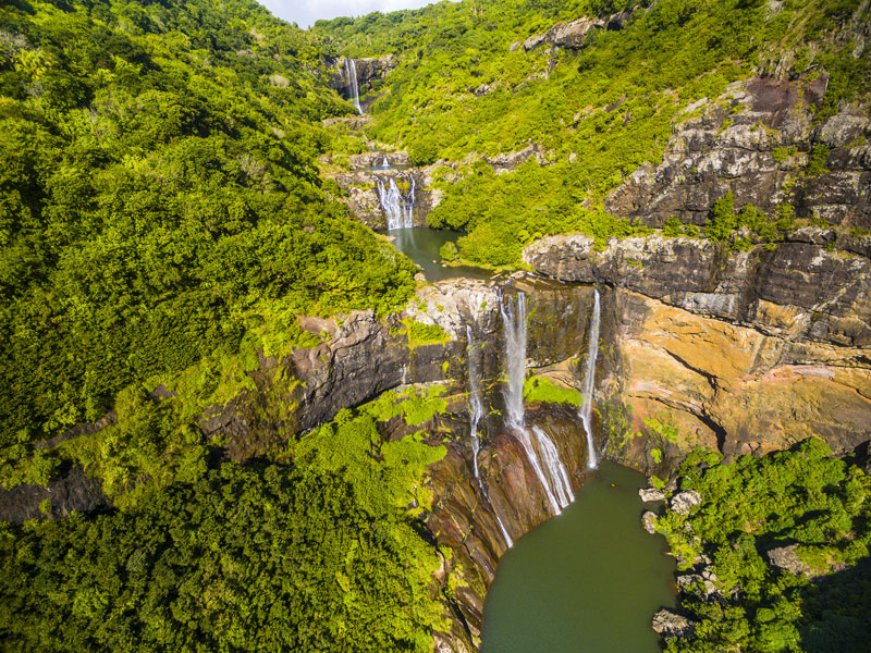 Hiking Trip Full-day: the Magnificent 7 Waterfalls Sept Cascades, Tamarind Falls Tour