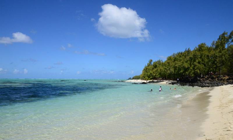 Marvelous Ile Aux Cerfs: Speed Boat, Parasailing, Lunch & Grse Waterfalls Tour