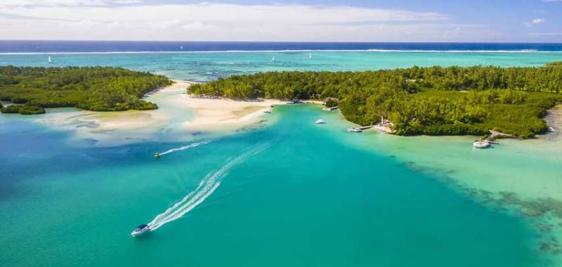 Mesmerizing Ile aux Cerfs: Speed Boat, GRSE, Lunch & Undersea walk (Full Day) Tour
