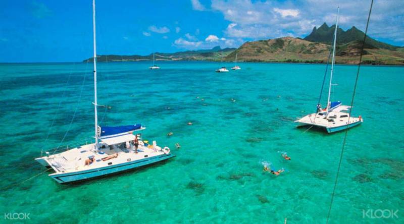 Spectacular Catamaran Trip to Ile Aux Cerfs Including Undersea Walk, Lunch & Grse