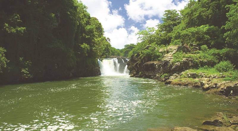 The Gorgeous Ile aux Cerfs: Speed boat, GRSE, Parasailing, Undersea Walk, Tube Riding